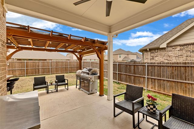 813 Sweeping Butte Drive, Fort Worth, TX 76052