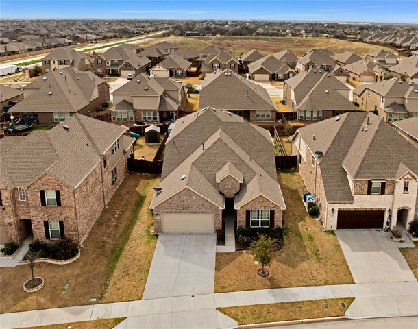 813 Sweeping Butte Drive, Fort Worth, TX 76052