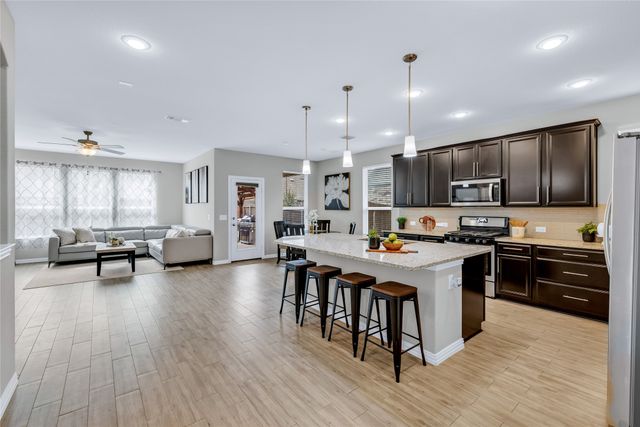 813 Sweeping Butte Drive, Fort Worth, TX 76052