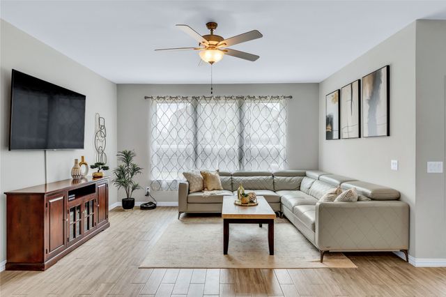 813 Sweeping Butte Drive, Fort Worth, TX 76052