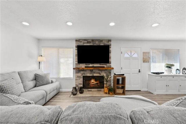 22637 Copper Hill 90, Saugus, CA 91350