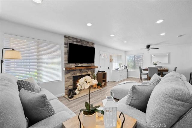 22637 Copper Hill 90, Saugus, CA 91350