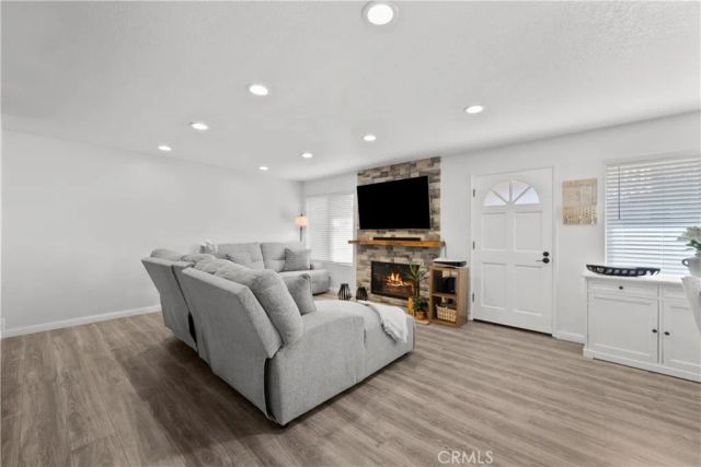 22637 Copper Hill 90, Saugus, CA 91350