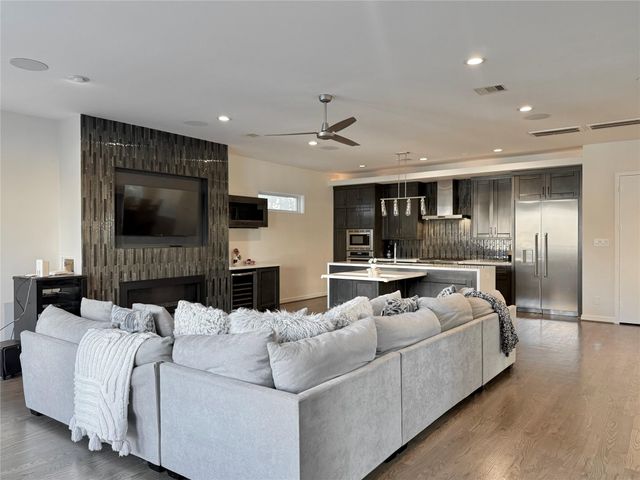 707 W Clay Street, Houston, TX 77019