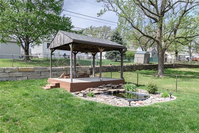 5208 N Wayne Avenue, Kansas City, MO 64118