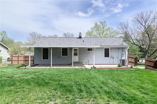 5208 N Wayne Avenue, Kansas City, MO 64118