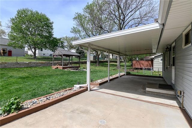 5208 N Wayne Avenue, Kansas City, MO 64118