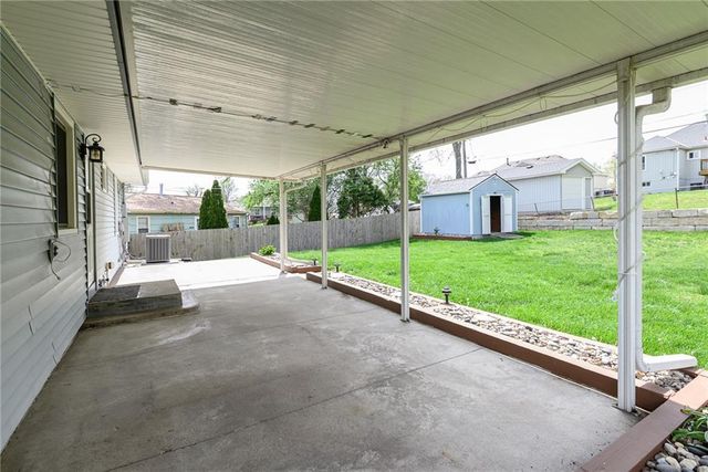 5208 N Wayne Avenue, Kansas City, MO 64118