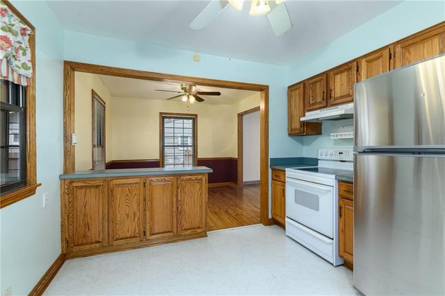 5208 N Wayne Avenue, Kansas City, MO 64118