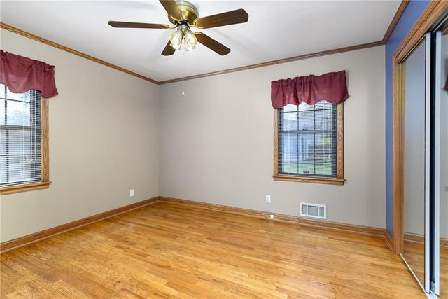 5208 N Wayne Avenue, Kansas City, MO 64118