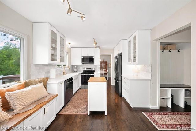30023 Rock Creek Drive, Southfield, MI 48076