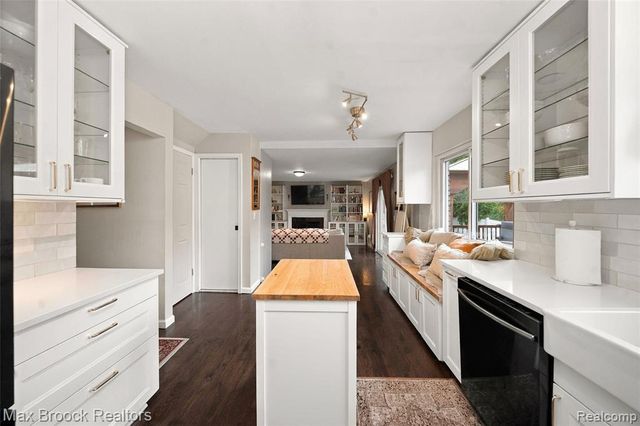 30023 Rock Creek Drive, Southfield, MI 48076