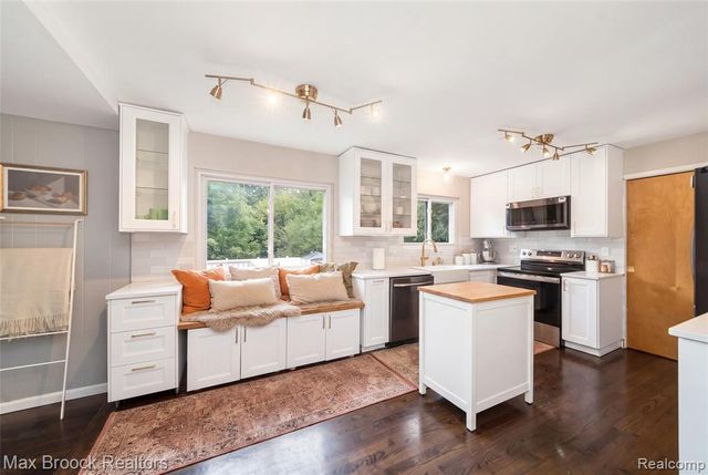 30023 Rock Creek Drive, Southfield, MI 48076