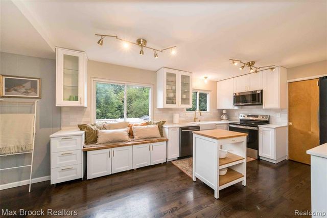 30023 Rock Creek Drive, Southfield, MI 48076