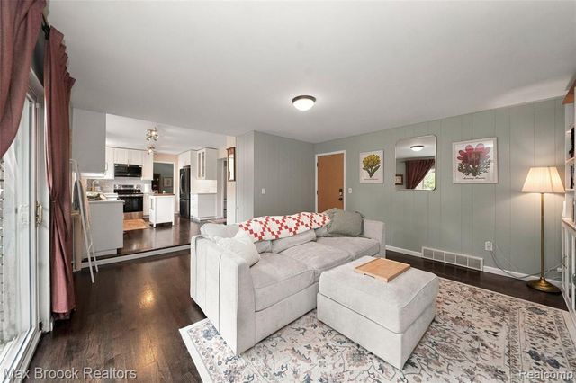 30023 Rock Creek Drive, Southfield, MI 48076