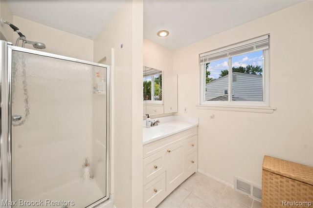 30023 Rock Creek Drive, Southfield, MI 48076