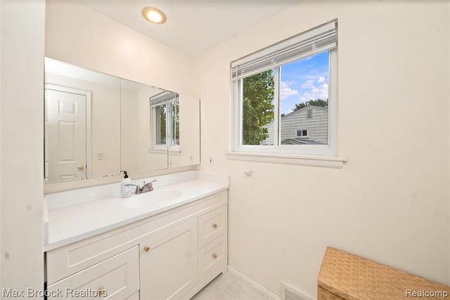 30023 Rock Creek Drive, Southfield, MI 48076