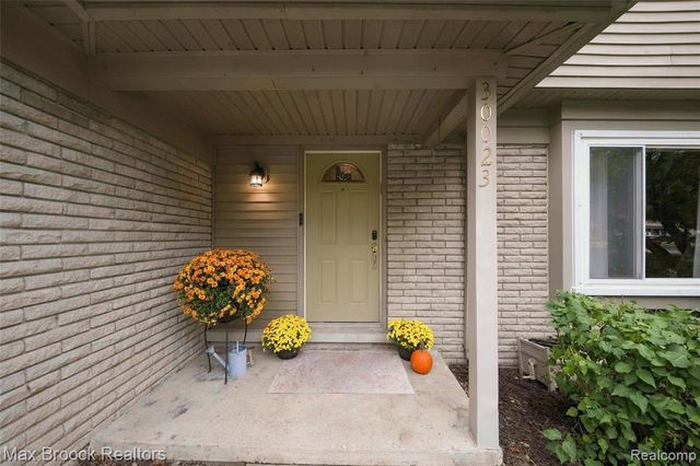 30023 Rock Creek Drive, Southfield, MI 48076