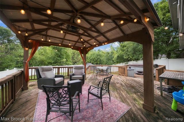 30023 Rock Creek Drive, Southfield, MI 48076