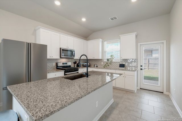 13249 FANTINE FLDS, San Antonio, TX 78253