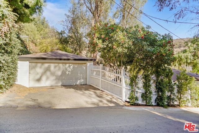 9615 Highland Gorge Drive, Beverly Hills, CA 90210