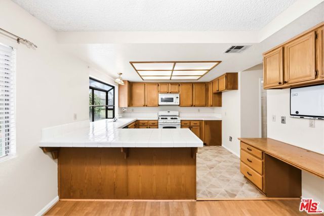 44138 Ruthron Avenue, Lancaster, CA 93536