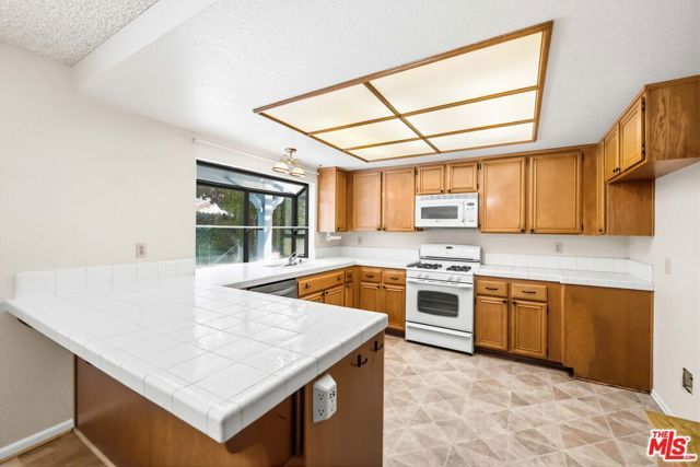 44138 Ruthron Avenue, Lancaster, CA 93536