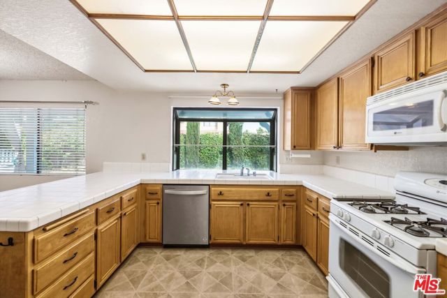 44138 Ruthron Avenue, Lancaster, CA 93536
