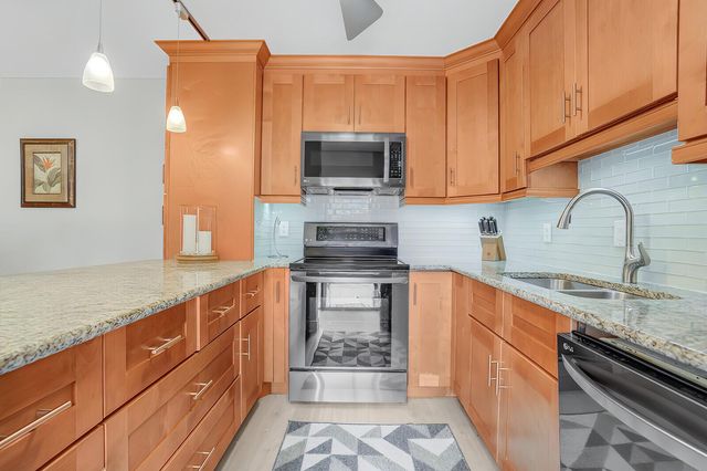 825 Center Street 14a, Jupiter, FL 33458