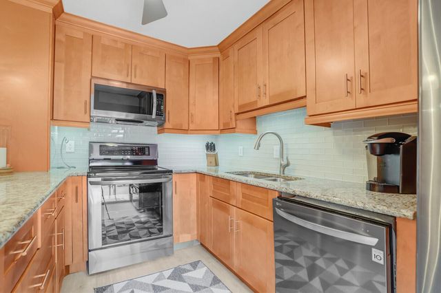 825 Center Street 14a, Jupiter, FL 33458