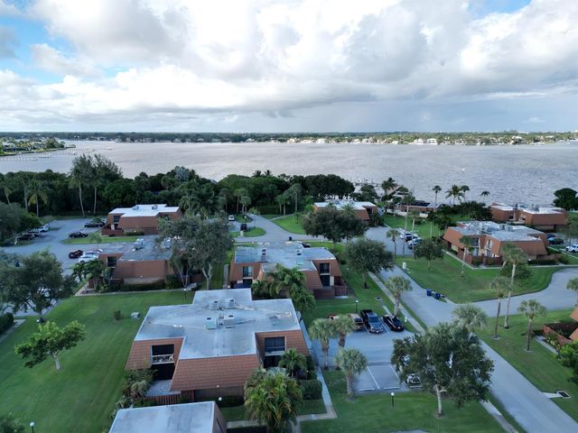 825 Center Street 14a, Jupiter, FL 33458