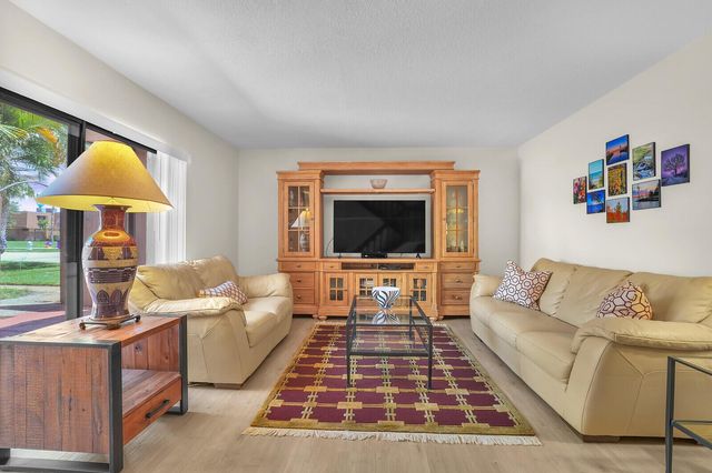 825 Center Street 14a, Jupiter, FL 33458