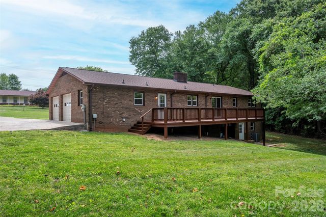 107 Coram Avenue, Boonville, NC 27011