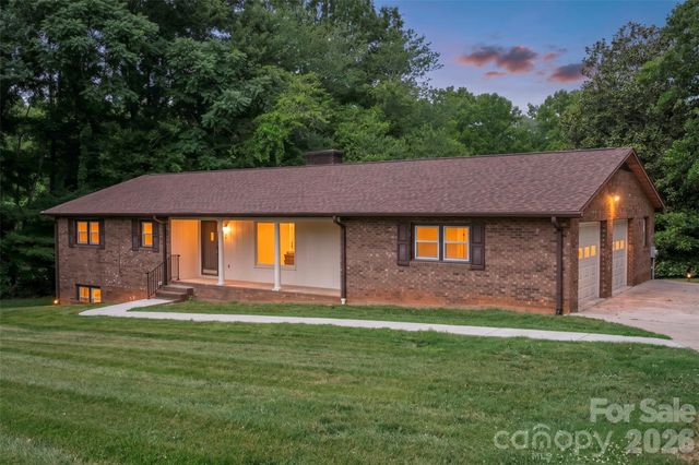 107 Coram Avenue, Boonville, NC 27011