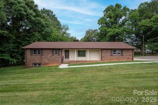 107 Coram Avenue, Boonville, NC 27011