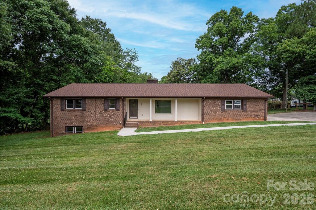 107 Coram Avenue, Boonville, NC 27011