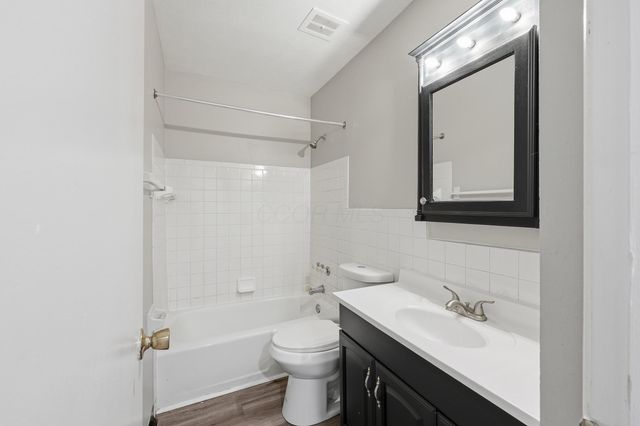 1945 Willoway Circle N, Columbus, OH 43220