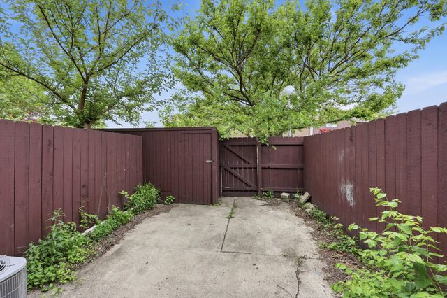 1945 Willoway Circle N, Columbus, OH 43220