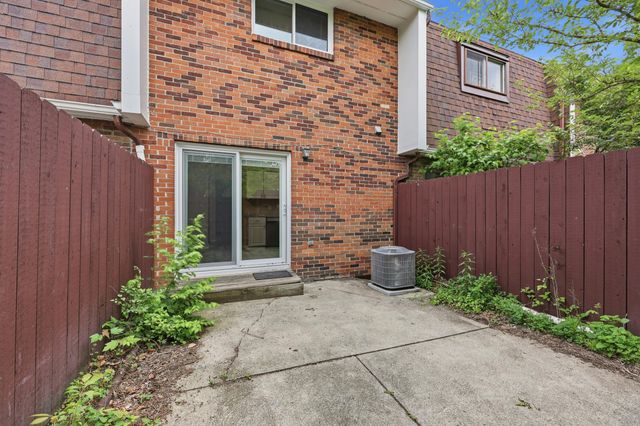 1945 Willoway Circle N, Columbus, OH 43220