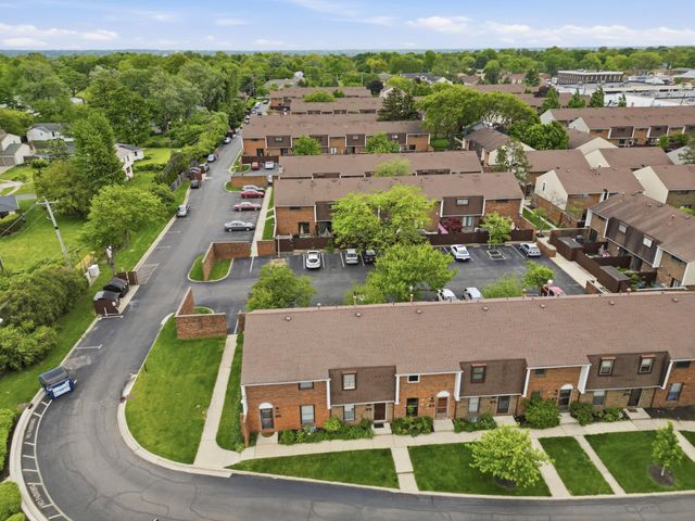 1945 Willoway Circle N, Columbus, OH 43220