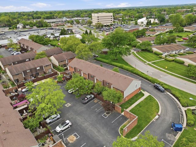 1945 Willoway Circle N, Columbus, OH 43220