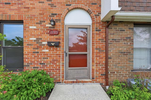 1945 Willoway Circle N, Columbus, OH 43220