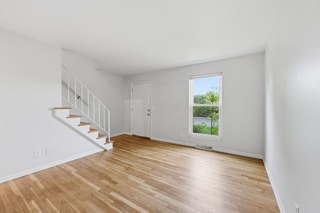 1945 Willoway Circle N, Columbus, OH 43220
