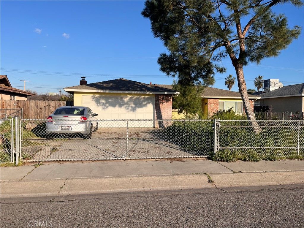 Image 1 of property listing at 334 N Argyle St, Porterville, CA 93257