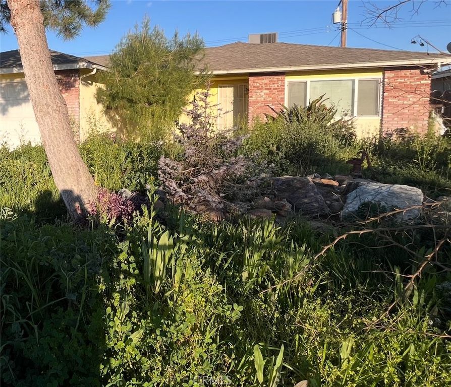 Image 3 of property listing at 334 N Argyle St, Porterville, CA 93257