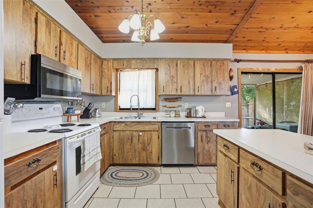 Image 16 of property listing at 33241 WESTWOOD DRIVE, Dade City, FL 33523