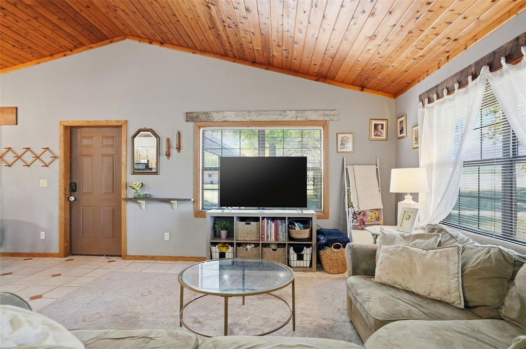 Image 4 of property listing at 33241 WESTWOOD DRIVE, Dade City, FL 33523