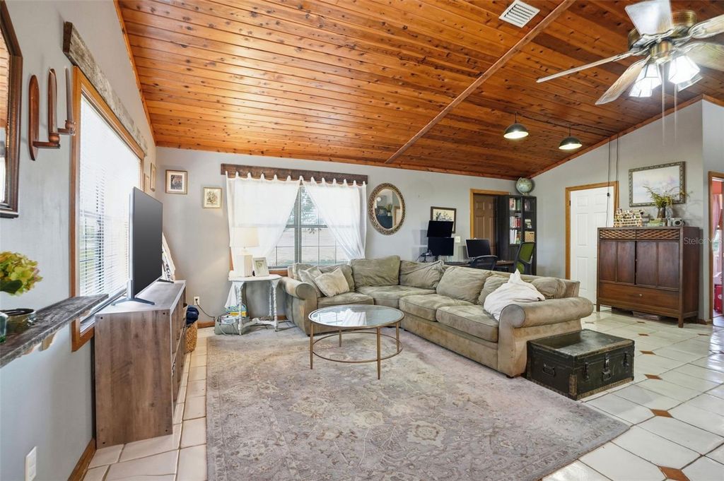 Image 6 of property listing at 33241 WESTWOOD DRIVE, Dade City, FL 33523