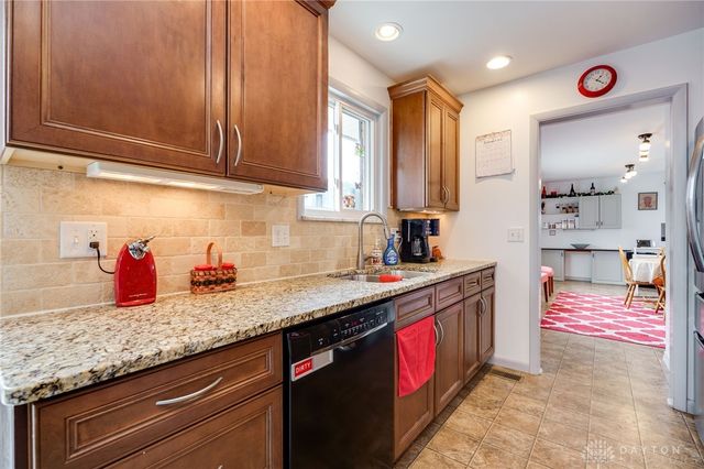 900 Garrison Avenue, Dayton, OH 45429