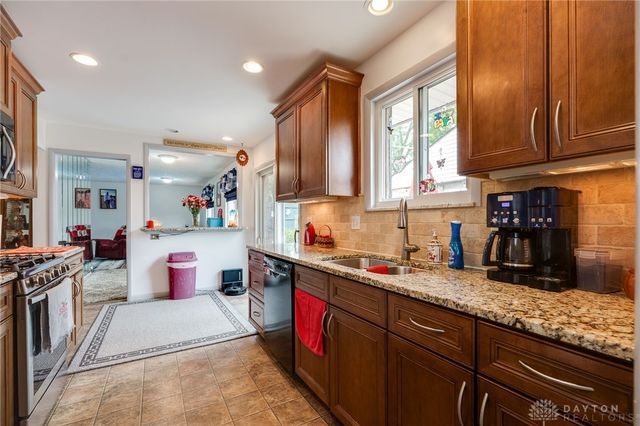 900 Garrison Avenue, Dayton, OH 45429